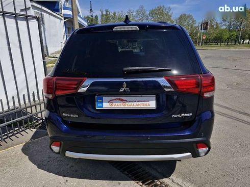 Mitsubishi Outlander 2017 - фото 5