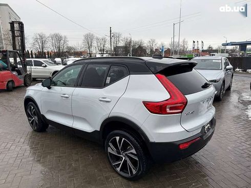 Volvo XC40 2022 - фото 3