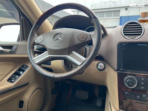 Mercedes-Benz GL-Класс 2010 красный - фото 30