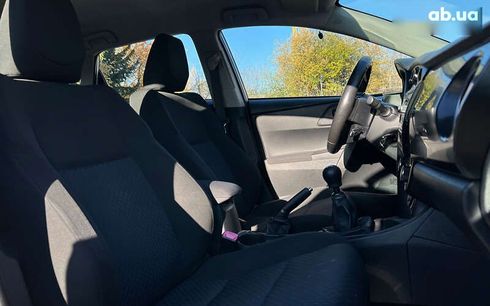 Toyota Auris 2014 - фото 18