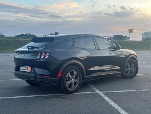 Ford Mustang Mach-E 2023 черный - фото 13
