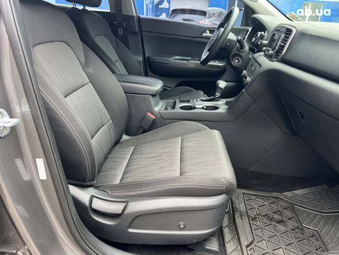 Kia Sportage 2018 серый - фото 24
