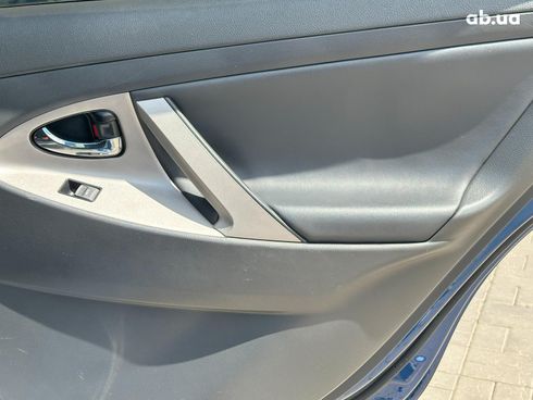 Toyota Camry 2010 синий - фото 16