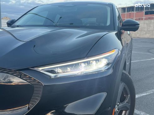 Ford Mustang Mach-E 2023 черный - фото 4