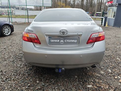 Toyota Camry 2006 серебристый - фото 7