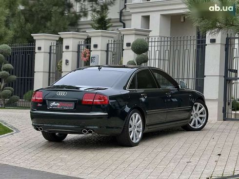 Audi S8 2010 - фото 26