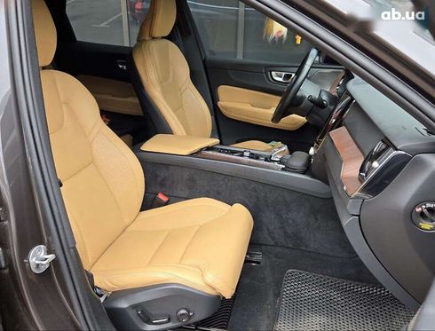 Volvo XC60 2023 - фото 11