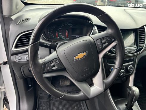 Chevrolet Trax 2019 белый - фото 18