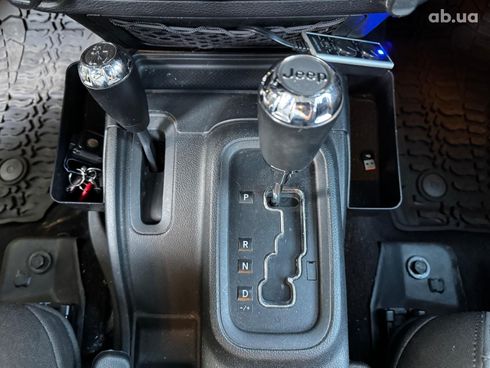 Jeep Wrangler 2016 серый - фото 21