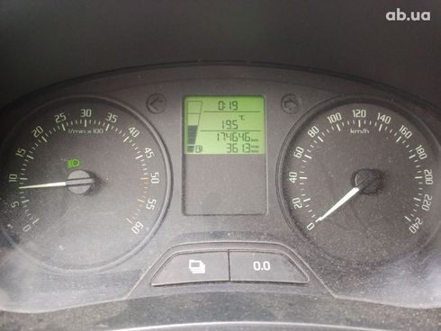 Skoda Fabia 2014 зеленый - фото 9