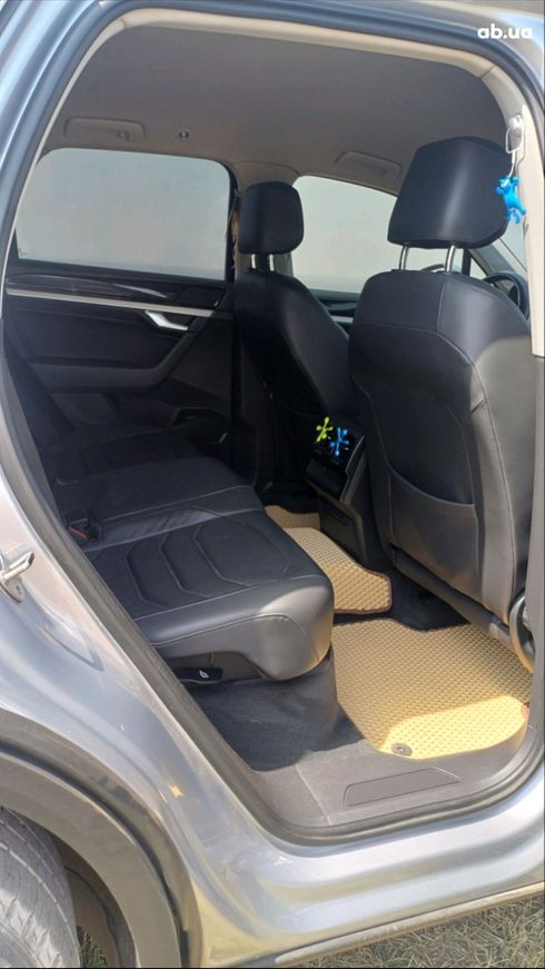 Volkswagen Touareg 2019 серый - фото 10