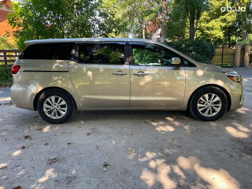 Kia Sedona 2016 бежевый - фото 7