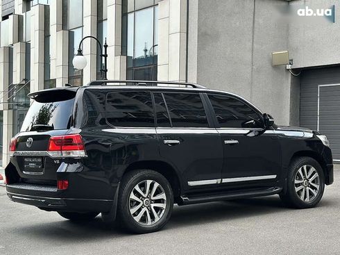 Toyota Land Cruiser 2017 - фото 28