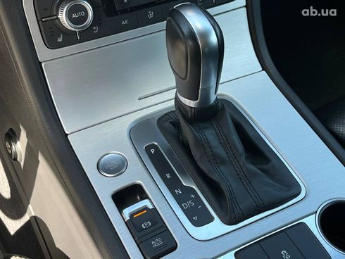 Volkswagen Touareg 2016 белый - фото 38