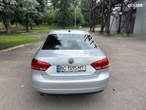 Volkswagen Passat 2013 серебристый - фото 3