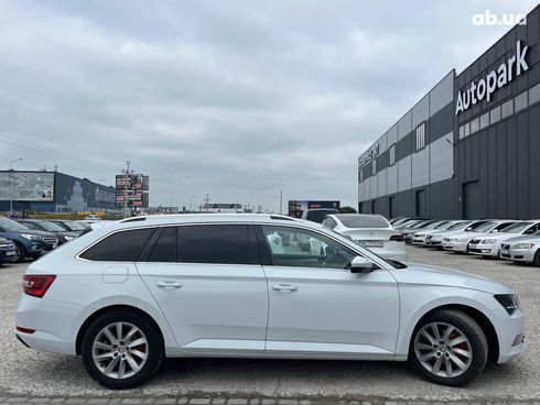 Skoda Superb 2018 белый - фото 5