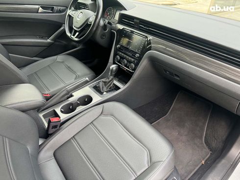 Volkswagen Passat 2019 серый - фото 26