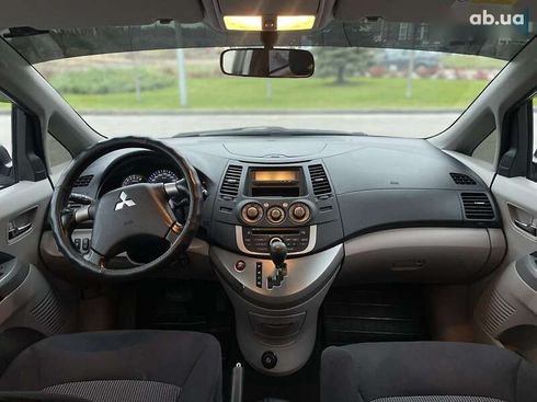 Mitsubishi Grandis 2008 - фото 16