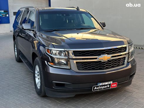 Chevrolet Suburban 2016 серый - фото 14