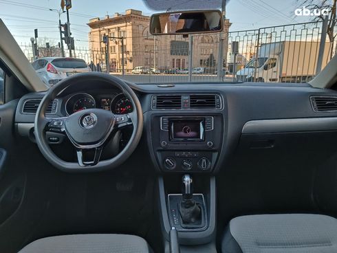 Volkswagen Jetta 2017 серый - фото 20