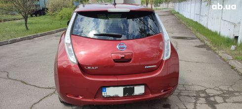 Nissan Leaf 2014 вишневый - фото 5