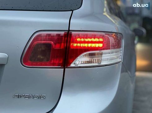 Toyota Avensis 2011 - фото 14