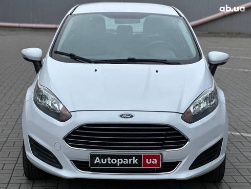 Ford Fiesta 2016 белый - фото 2