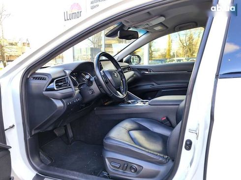 Toyota Camry 2021 - фото 8