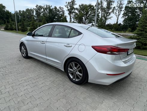 Hyundai Elantra 2017 серый - фото 6