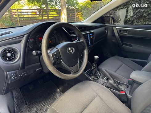 Toyota Corolla 2017 серый - фото 13