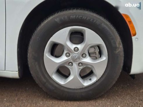 Chrysler Pacifica 2017 - фото 18