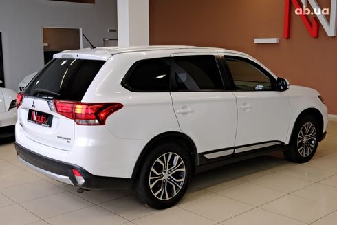 Mitsubishi Outlander 2017 белый - фото 3