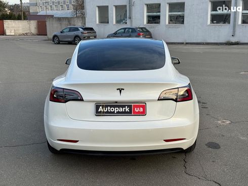 Tesla Model 3 2021 белый - фото 6