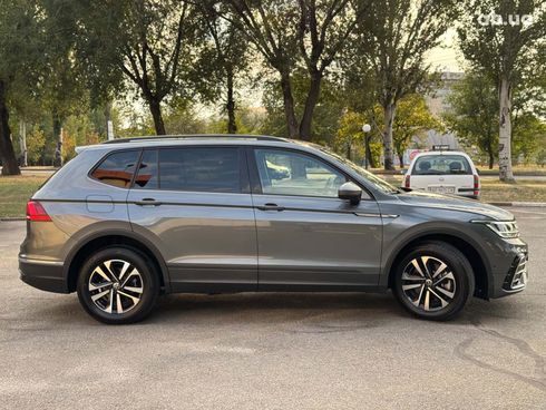 Volkswagen Tiguan 2023 серый - фото 6