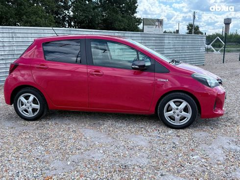 Toyota Auris 2015 красный - фото 9
