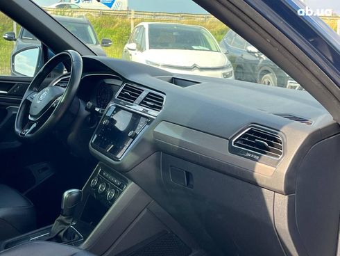 Volkswagen Tiguan 2018 синий - фото 41