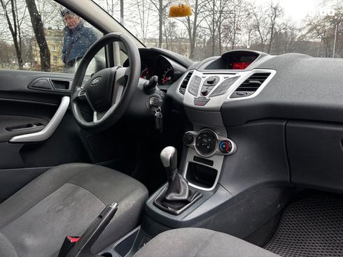 Ford Fiesta 2012 серый - фото 18