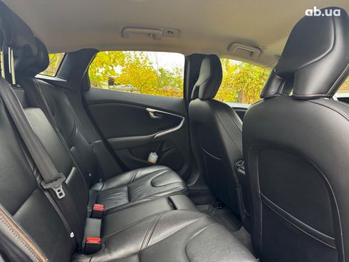 Volvo V40 2015 черный - фото 29