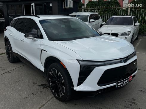 Chevrolet Blazer 2024 белый - фото 11