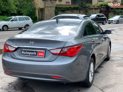 Hyundai Sonata 2011 серый - фото 5
