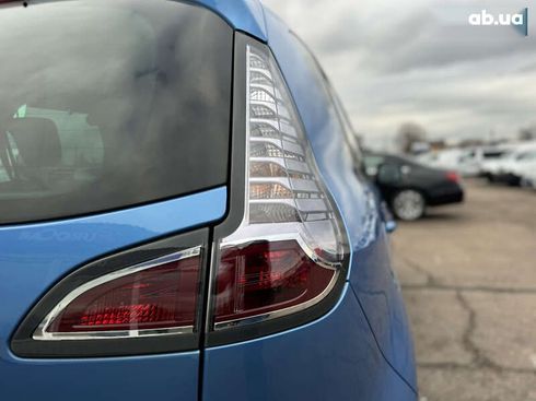Renault Scenic 2012 - фото 26