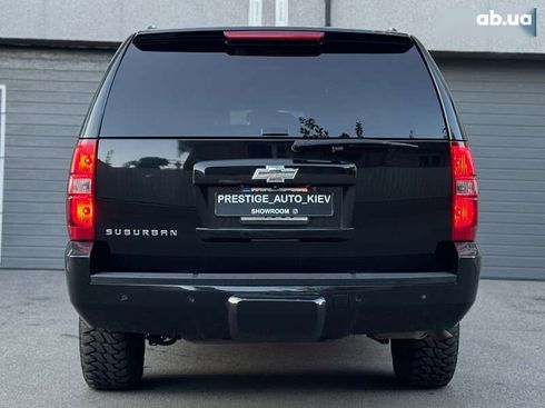 Chevrolet Suburban 2011 - фото 17