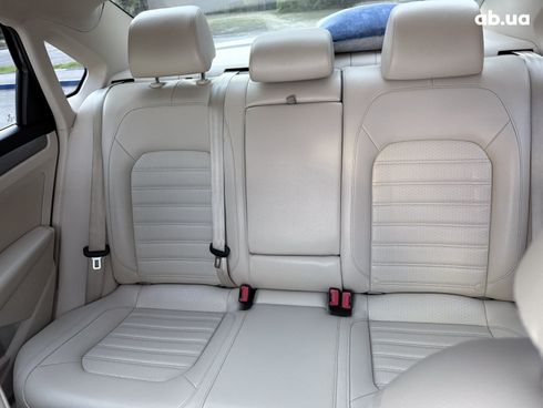 Volkswagen Passat 2015 бежевый - фото 4