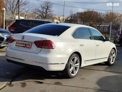 Volkswagen Passat 2015 белый - фото 9