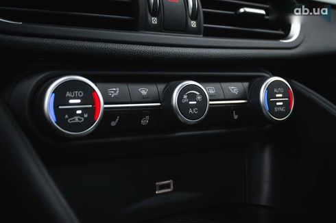 Alfa Romeo Giulia 2019 - фото 23