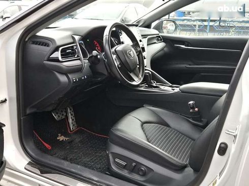Toyota Camry 2021 - фото 8