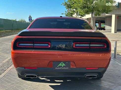 Dodge Challenger 2020 - фото 6