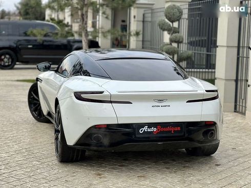 Aston Martin DB11 2018 - фото 16