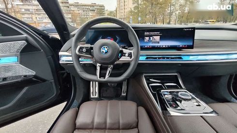 BMW i7 2023 - фото 24