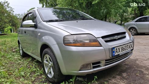 Chevrolet Aveo 2005 серебристый - фото 11